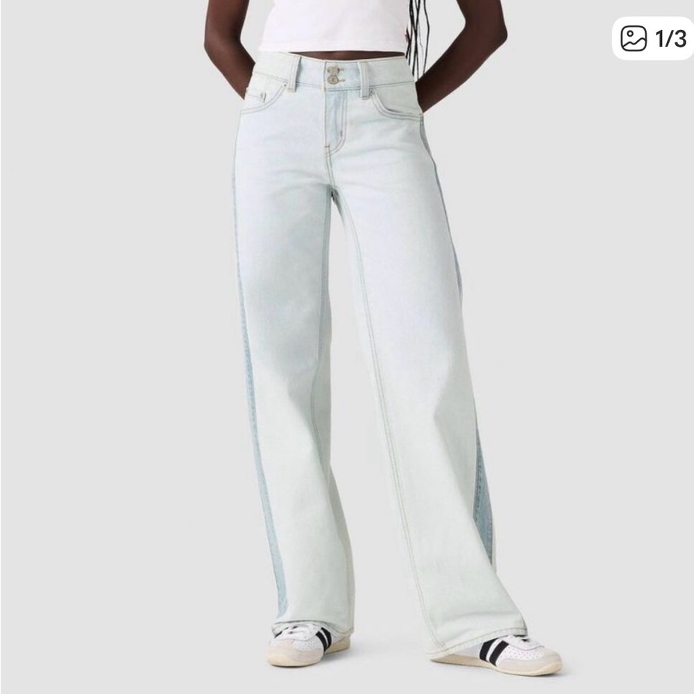 NWT- Levi's Women's Light Blue  Jeans- stripe hype